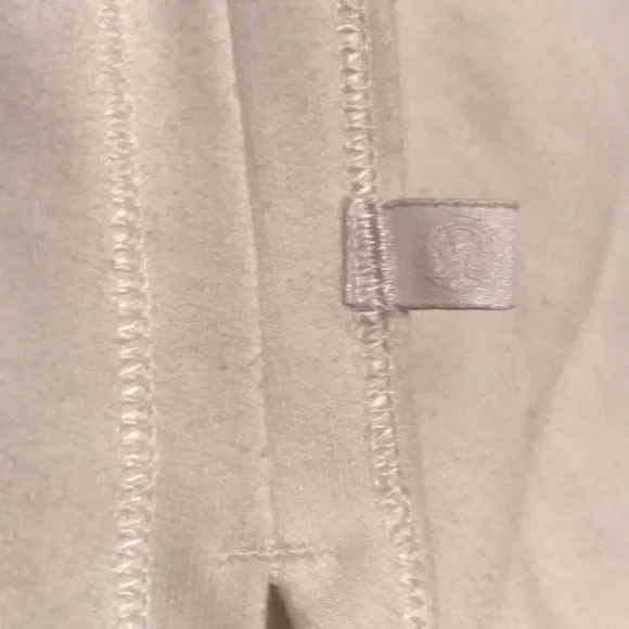 Lululemon withe top - Picture 3 of 6